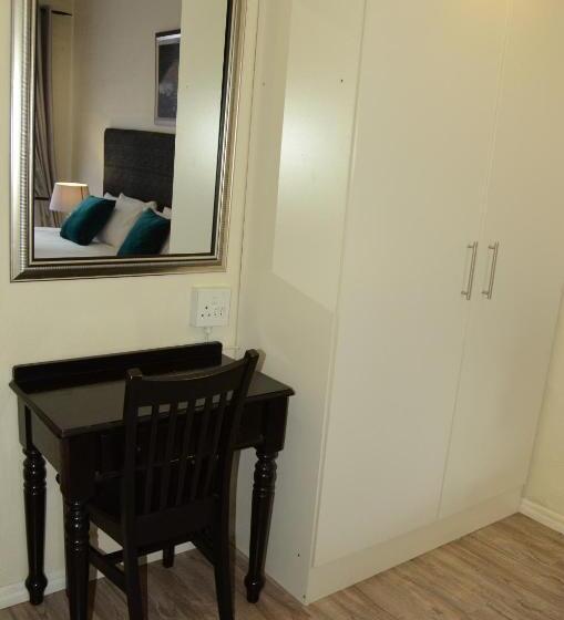 Eenvoudige Driepersoonskamer, Big Tree Midrand