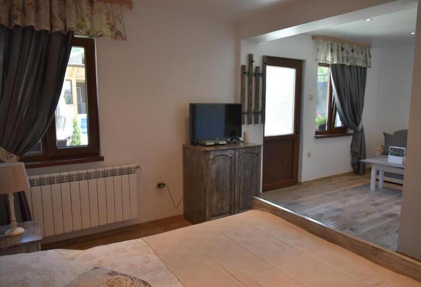 스탠다드 스튜디오, Guest House Zlateya