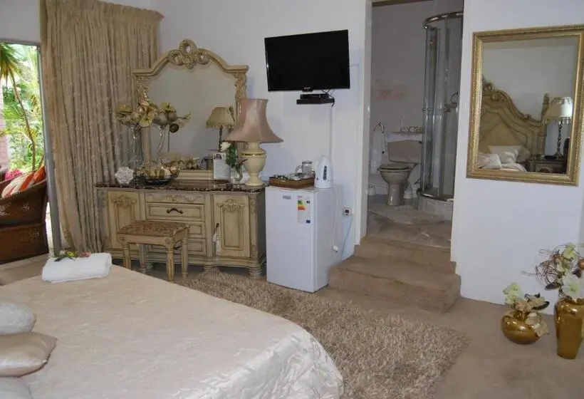 اتاق لوکس خانوادگی, Ronique's Guest House