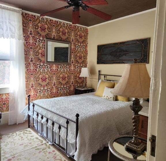 غرفة قياسية مطلّة علي الحديقة, Back Inn Time