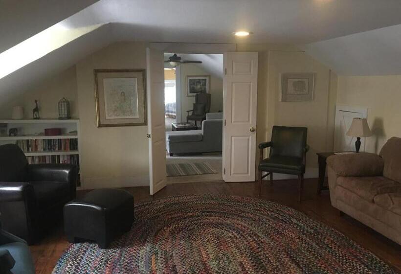 غرفة قياسية, Back Inn Time