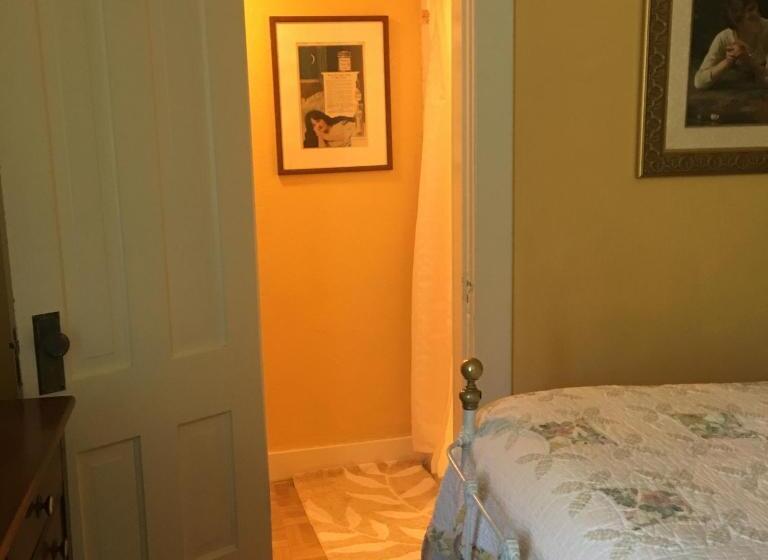 غرفة ديلوكس, Back Inn Time