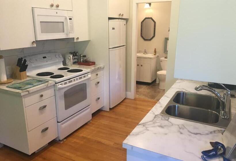 בקתה, Ashling Cottage