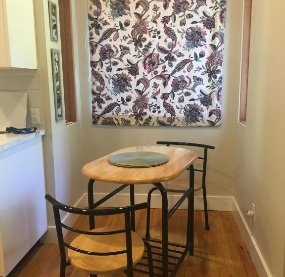 בקתה, Ashling Cottage