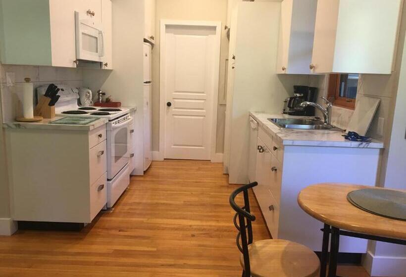 בקתה, Ashling Cottage