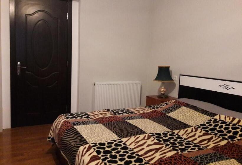 اتاق استاندارد سه نفره, Goga Guesthouse