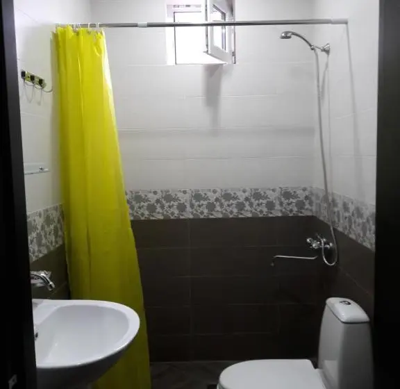 اتاق استاندارد سه نفره, Goga Guesthouse