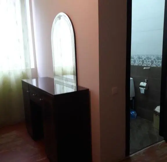 اتاق استاندارد سه نفره, Goga Guesthouse