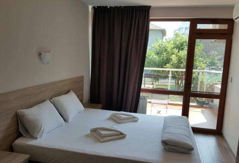 标准间带阳台, Guest House Beglik Tash