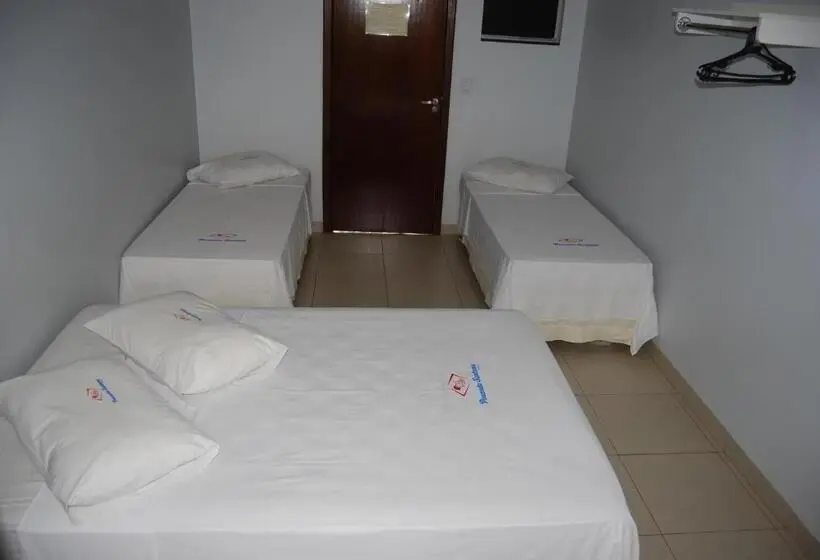 スタンダード4人部屋, Pousada Santana Trindade Goiás