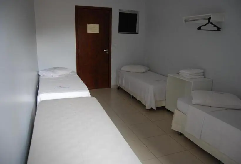 スタンダード4人部屋, Pousada Santana Trindade Goiás