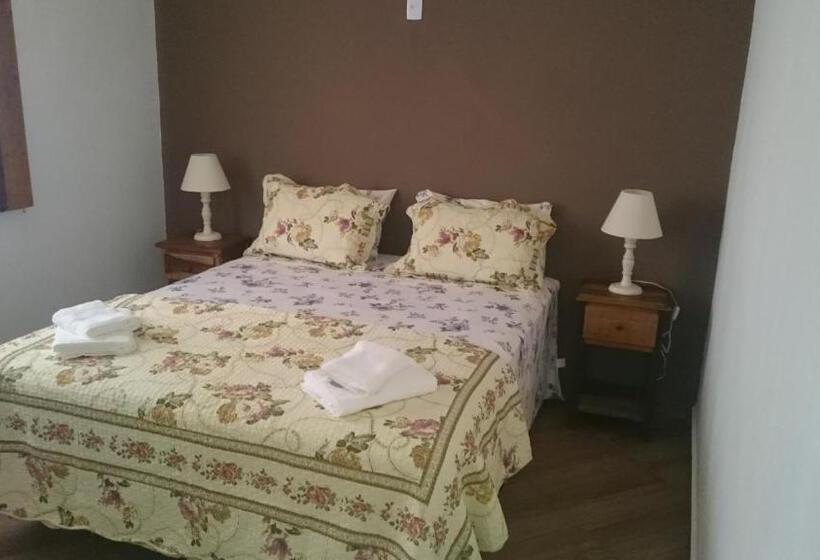 基本三人间, Pousada Canarinho