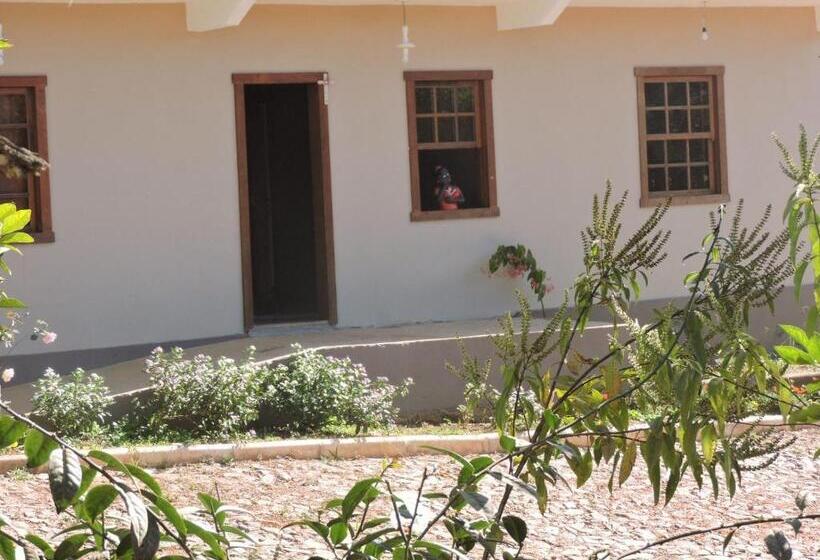 基本三人间, Pousada Canarinho