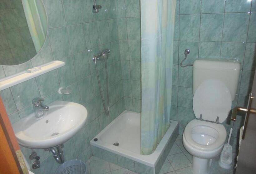 اتاق استاندارد سه نفره, Sobe Jasna