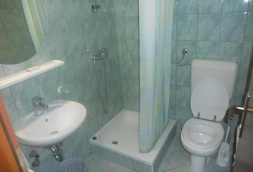 اتاق استاندارد سه نفره, Sobe Jasna