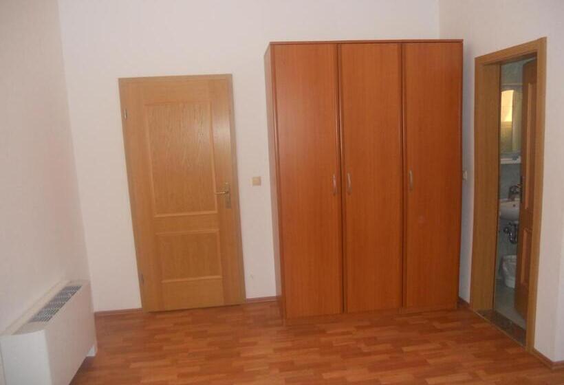 اتاق استاندارد سه نفره, Sobe Jasna