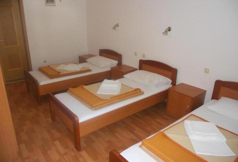 اتاق استاندارد سه نفره, Sobe Jasna