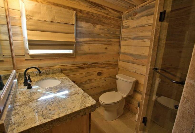 غرفة عائلية, Sevier River Ranch & Cattle Company