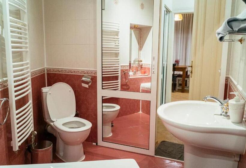 اتاق استاندارد با سرویس بهداشتی مشترک, Guest House Maison 21