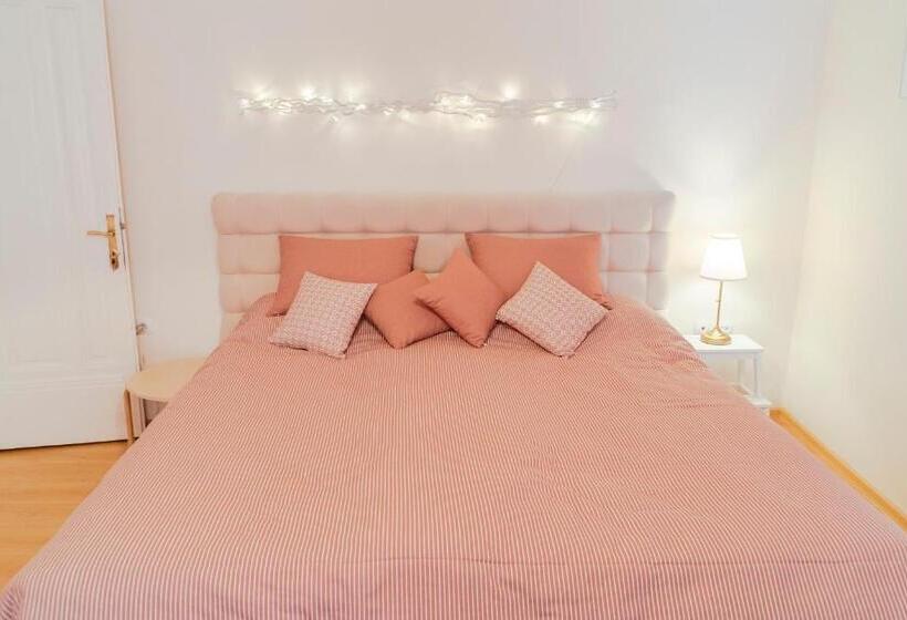 اتاق استاندارد با سرویس بهداشتی مشترک, Guest House Maison 21