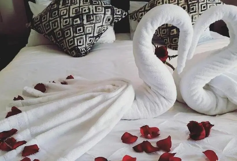 اتاق لوکس با بالکن و چشمانداز دریا, Rostalyn Guesthouse