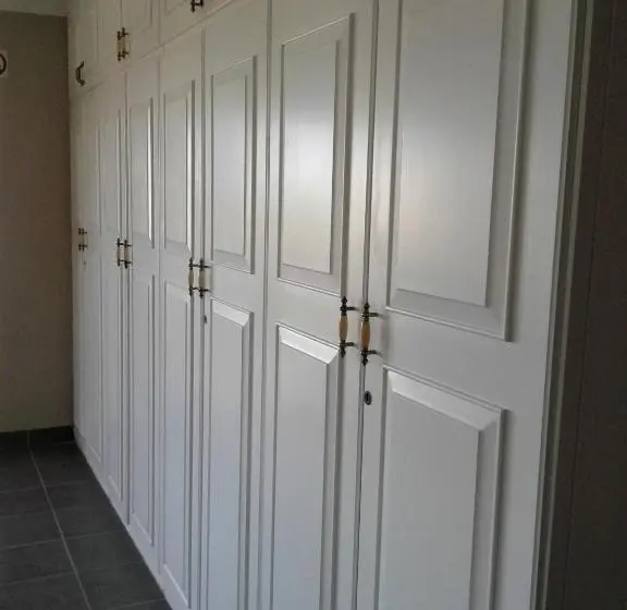 اتاق لوکس با بالکن و چشمانداز دریا, Rostalyn Guesthouse