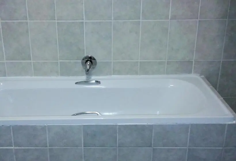 سوییت خانوادگی, Rostalyn Guesthouse