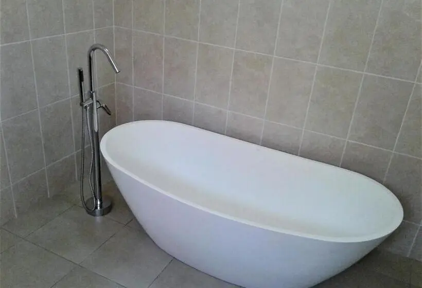 اتاق لوکس با چشمانداز دریا, Rostalyn Guesthouse