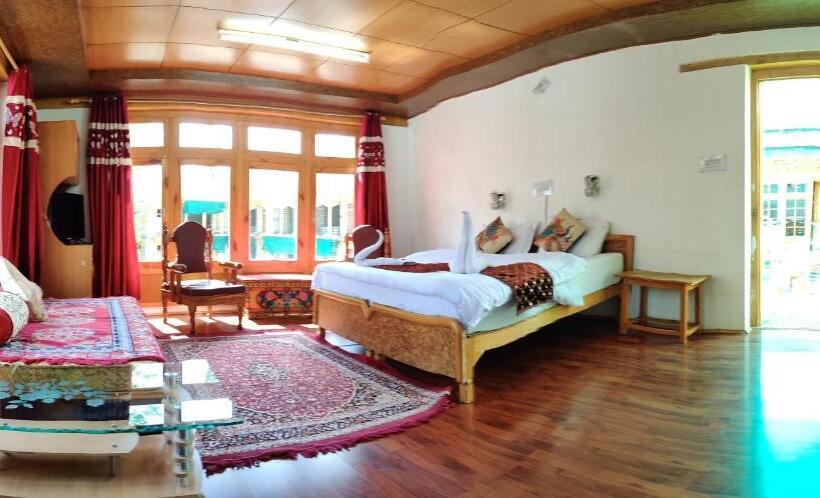 اتاق لوکس, Youthok Guest House