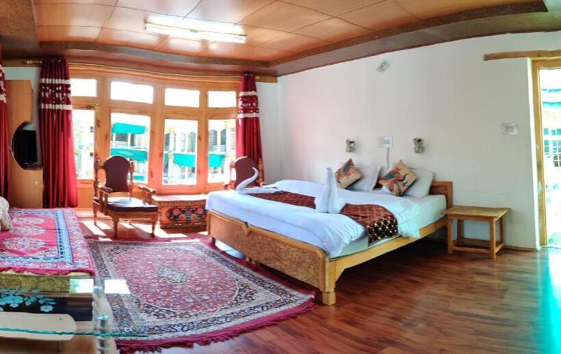 اتاق لوکس, Youthok Guest House