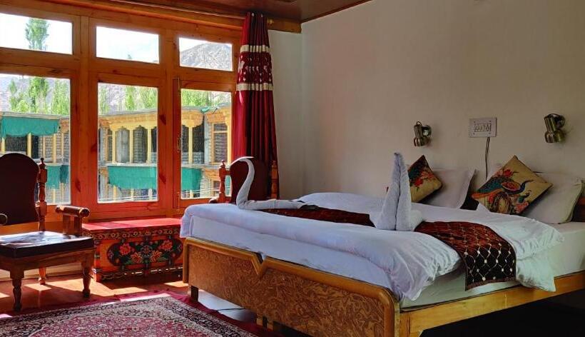 اتاق لوکس, Youthok Guest House