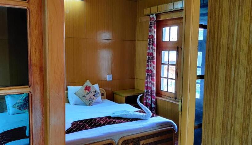 اتاق خانوادگی, Youthok Guest House