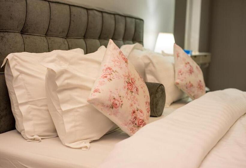 Family Suite, Golden Garden Al Corniche