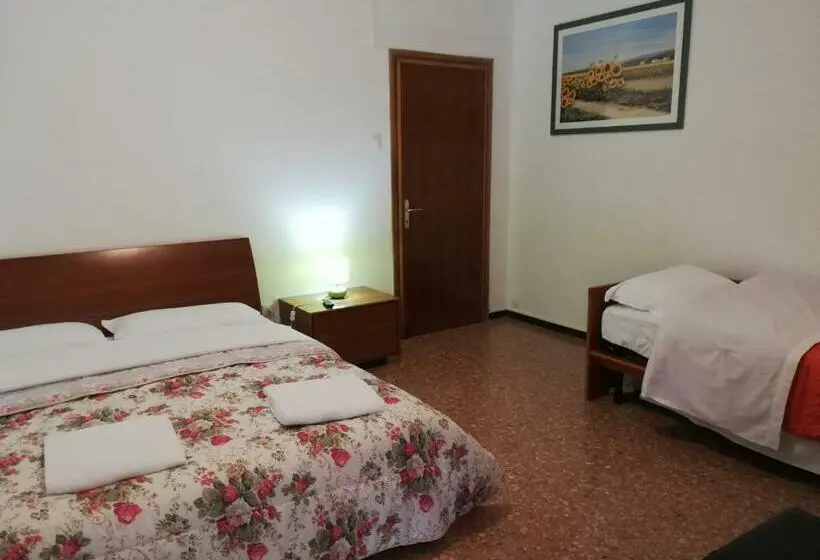 Classic Kolmen Hengen Huone, Venice Best Vacation