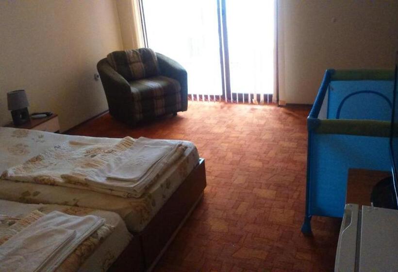 Трехместный Номер Стандарт с Балконом, Guest House Pri Valyo