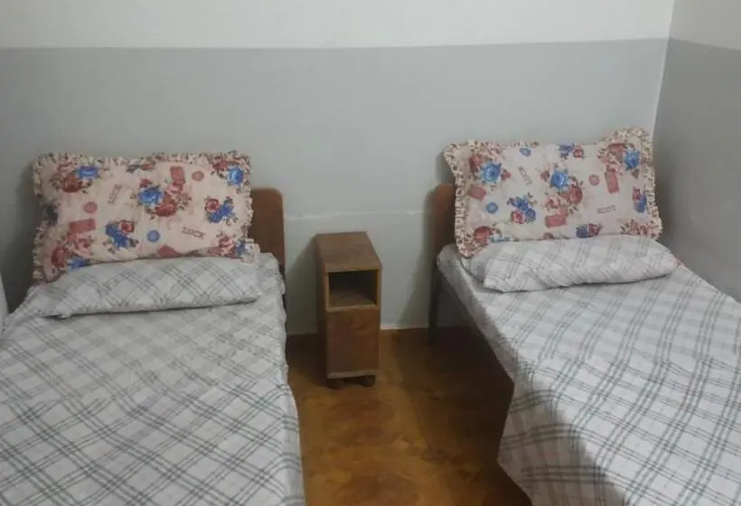اتاق استاندارد سه تخته با سرویس بهداشتی مشترک, Sami Hostel