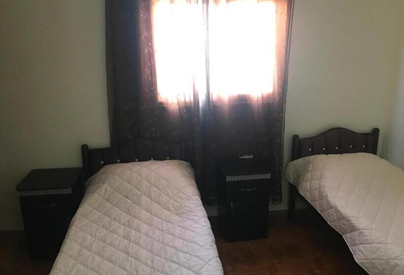اتاق استاندارد سه تخته با سرویس بهداشتی مشترک, Sami Hostel