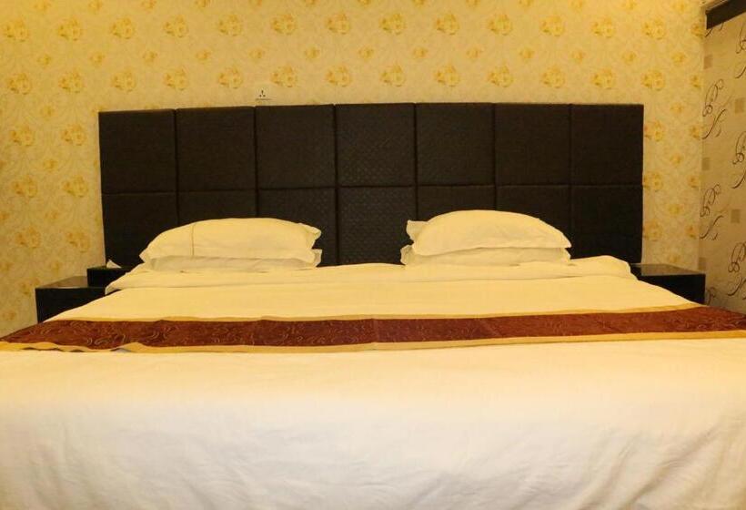 غرفة أساسية, Oroub El Forssan