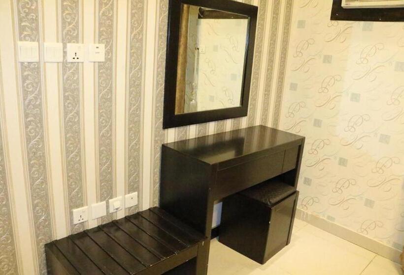 غرفة أساسية, Oroub El Forssan