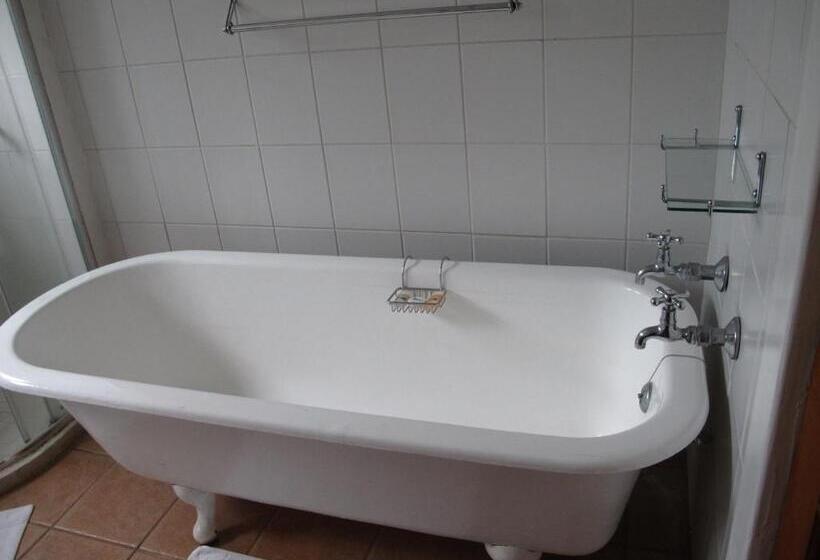 בקתת חדר, Mill Cottages