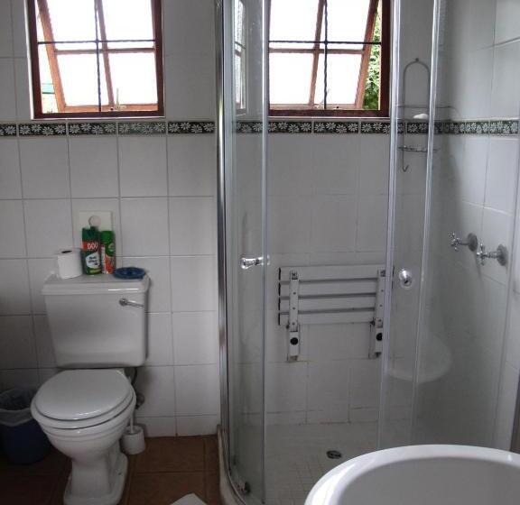 בקתת חדר, Mill Cottages