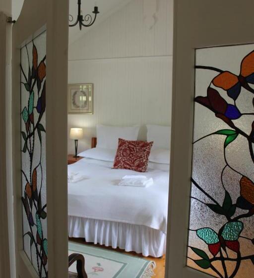 בקתת חדר, Mill Cottages