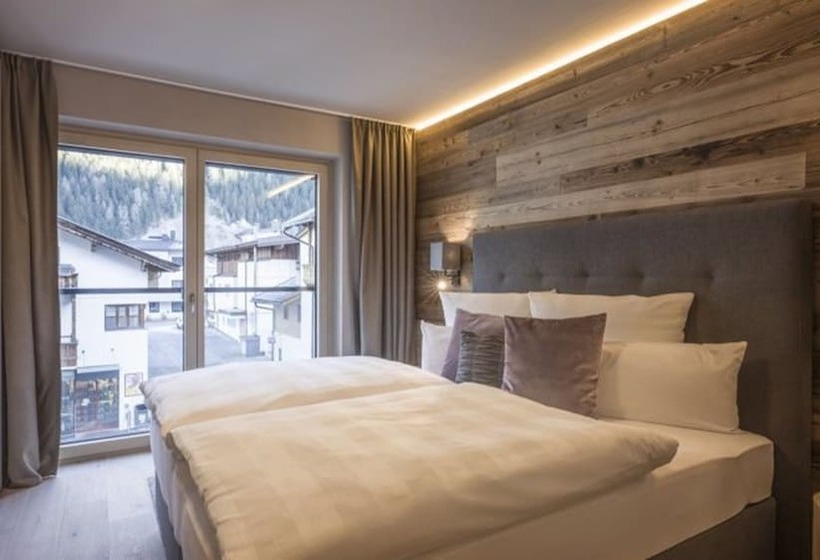 דירת שלושה חדרים, Postresidenz