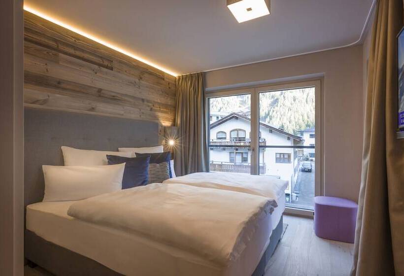 شقة 3 غرف, Postresidenz