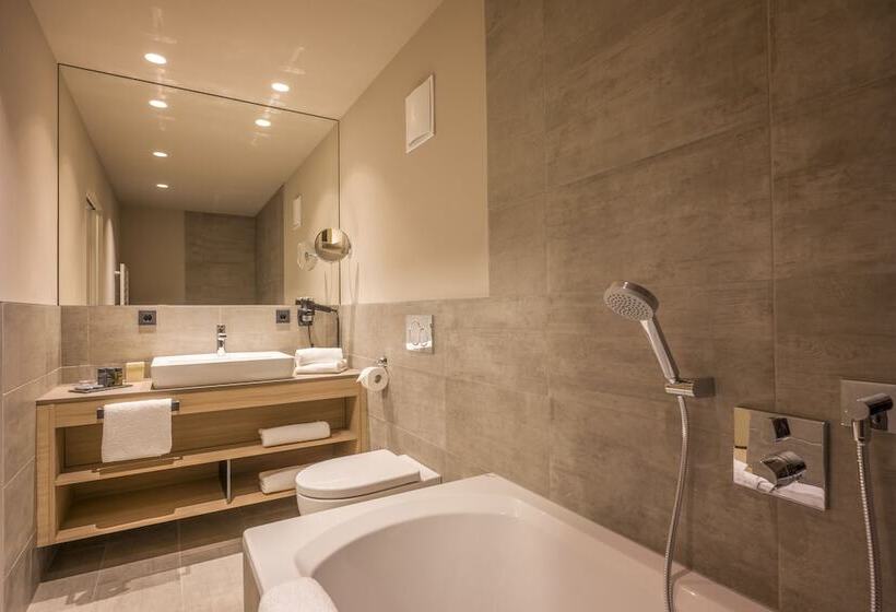 شقة غرفتين, Postresidenz