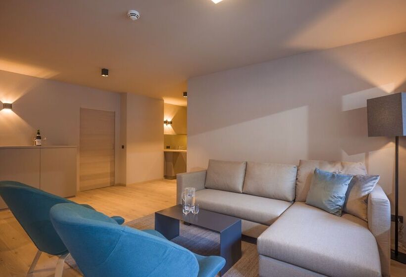 דירת שלושה חדרים, Postresidenz