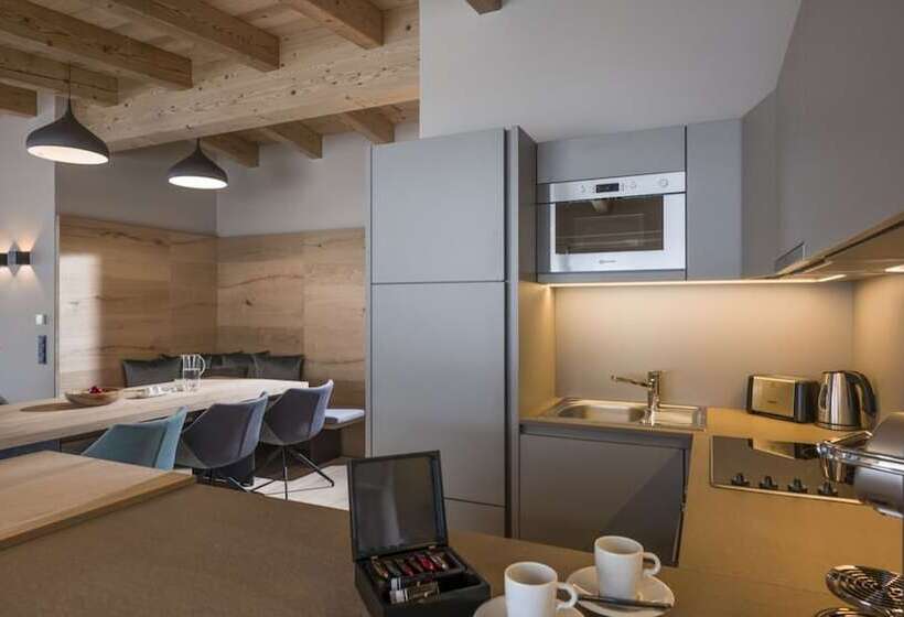 דירת פנטהאוז 1 חדרי שינה, Postresidenz