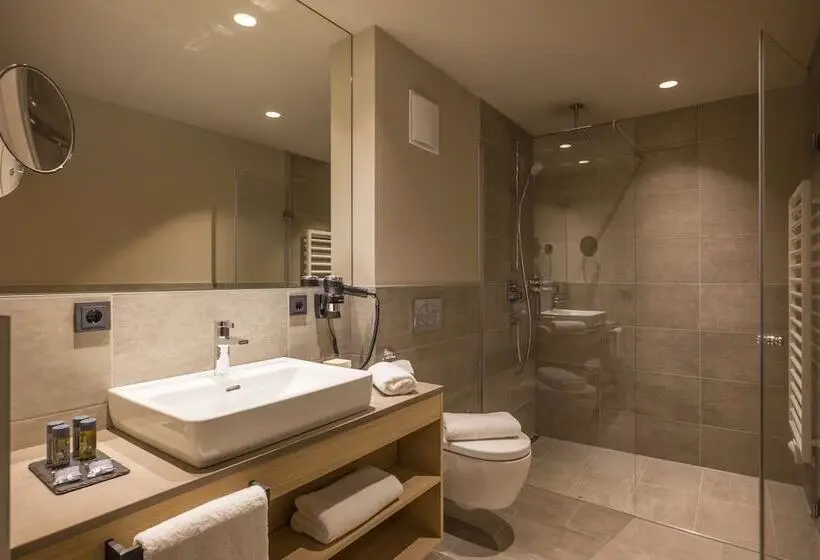 آپارتمان دلوکس 3 خوابه, Postresidenz