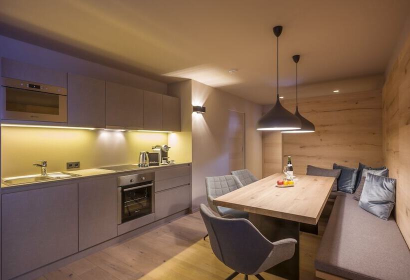 דירת דלוקס 3 חדרי שינה, Postresidenz