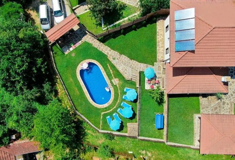 ویلای یک اتاق خوابه با استخر شنا, House Maya